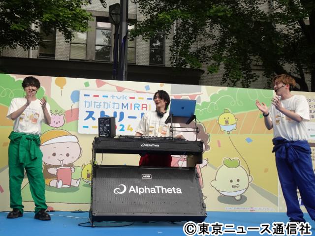 朝田淳弥がDJプレイを披露！ 「猫のひたいほどワイド」ステージイベントリポート
