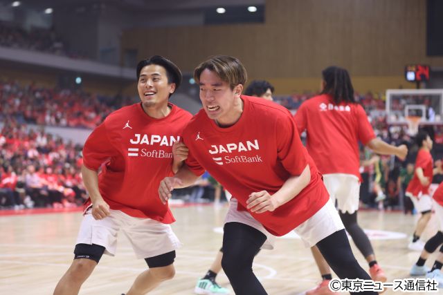 ホーキンソンが熱唱した！ バスケ男子日本代表の北海道2連戦をリポート＆パリ五輪応援BOOK発売決定！