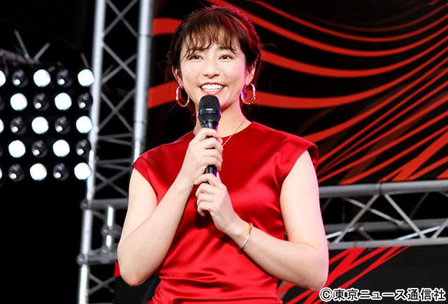 松下奈緒ら豪華女優陣が 「スカイキャッスル」制作発表会見にリムジンで登場！