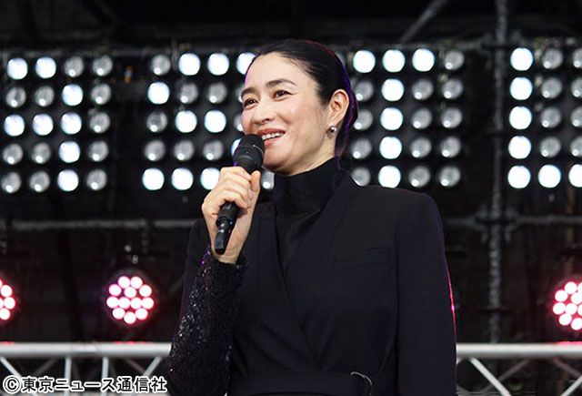 松下奈緒ら豪華女優陣が 「スカイキャッスル」制作発表会見にリムジンで登場！