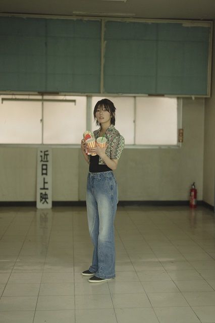 櫻坂46・藤吉夏鈴が“女優”として表現する世界――。「blt graph.vol.104」の表紙に登場