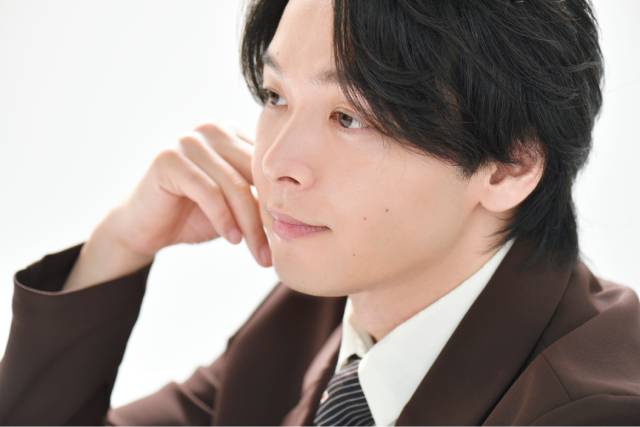 精神科医を演じた中村倫也「分厚い本を10冊くらい読みました」