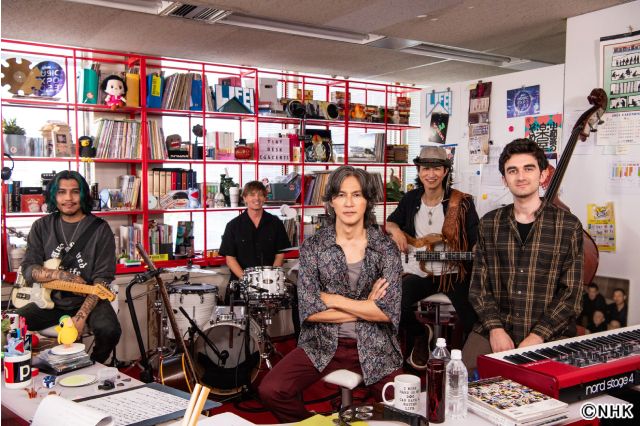 レジェンド・稲葉浩志が「tiny desk concerts JAPAN」に出演、独自アレンジで魅了！