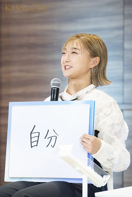 新シーズンへ向け、ドレスアップした選手が意気込みを語る！ 宇野昌磨はMCに初挑戦