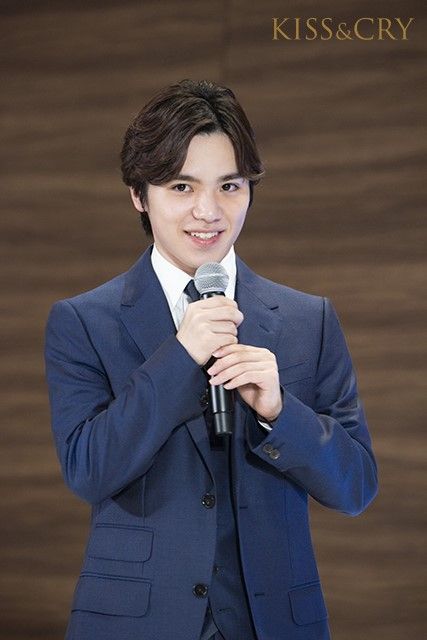 新シーズンへ向け、ドレスアップした選手が意気込みを語る！ 宇野昌磨はMCに初挑戦