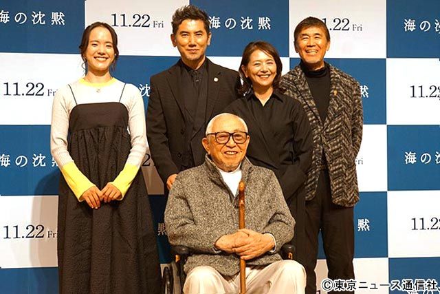 映画「海の沈黙」記者発表会見に登壇した倉本聰、主演の本木雅弘、小泉今日子、菅野恵、若松節朗監督