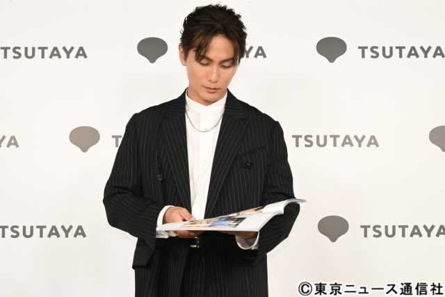 加藤和樹が写真集を発売！ 「皆さんと共に、この先を歩んでいきたい」