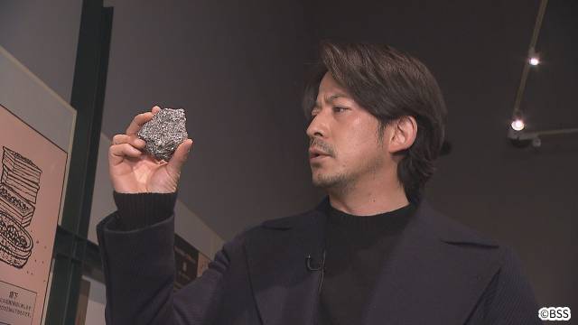 「刀好きとしてはこの上ない喜び」岡田准一が1000年続く製鉄技術「たたら製鉄」に迫る