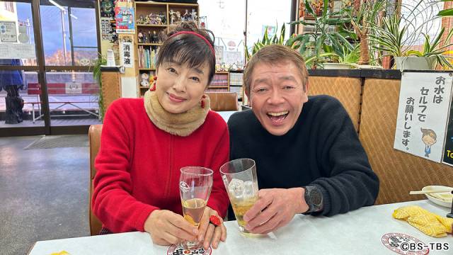 かたせ梨乃が「寅さん」ロケ地で玉袋筋太郎と乾杯！ 「町中華で飲ろうぜ新年SP」