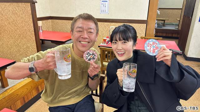 かたせ梨乃が「寅さん」ロケ地で玉袋筋太郎と乾杯！ 「町中華で飲ろうぜ新年SP」